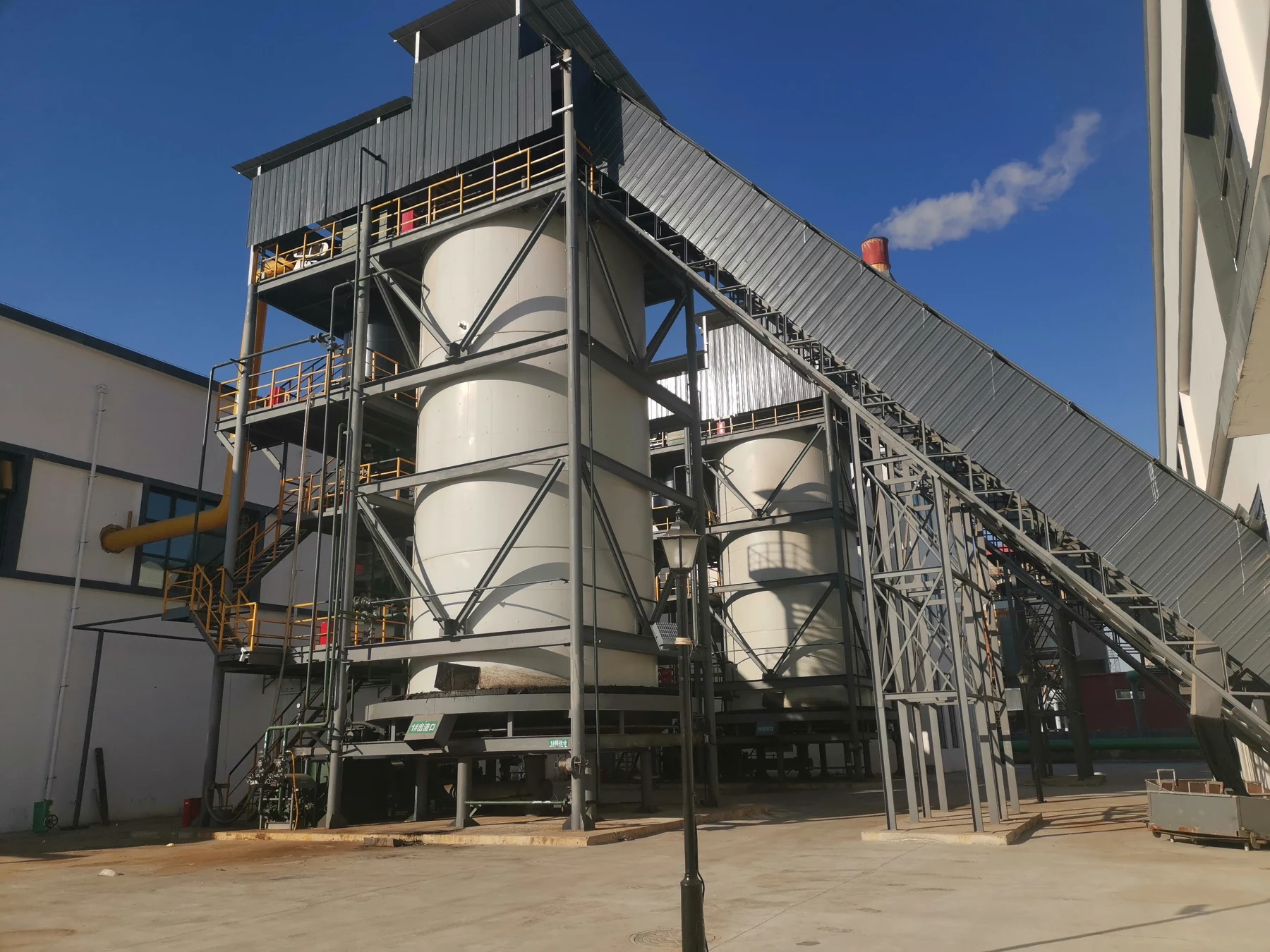 Our company has completed the commissioning and trial operation of two sets of biomass gas boilers for a heating company in Binzhou.